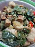Ñoquis de merluza con Tofu crocante y salteado de acelga al vino