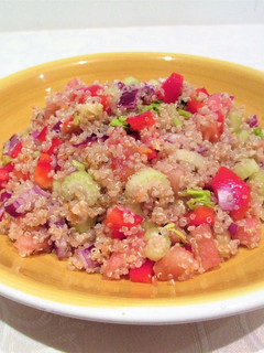 Una foto de Quinoa con verduras variada- veggie - celiacos