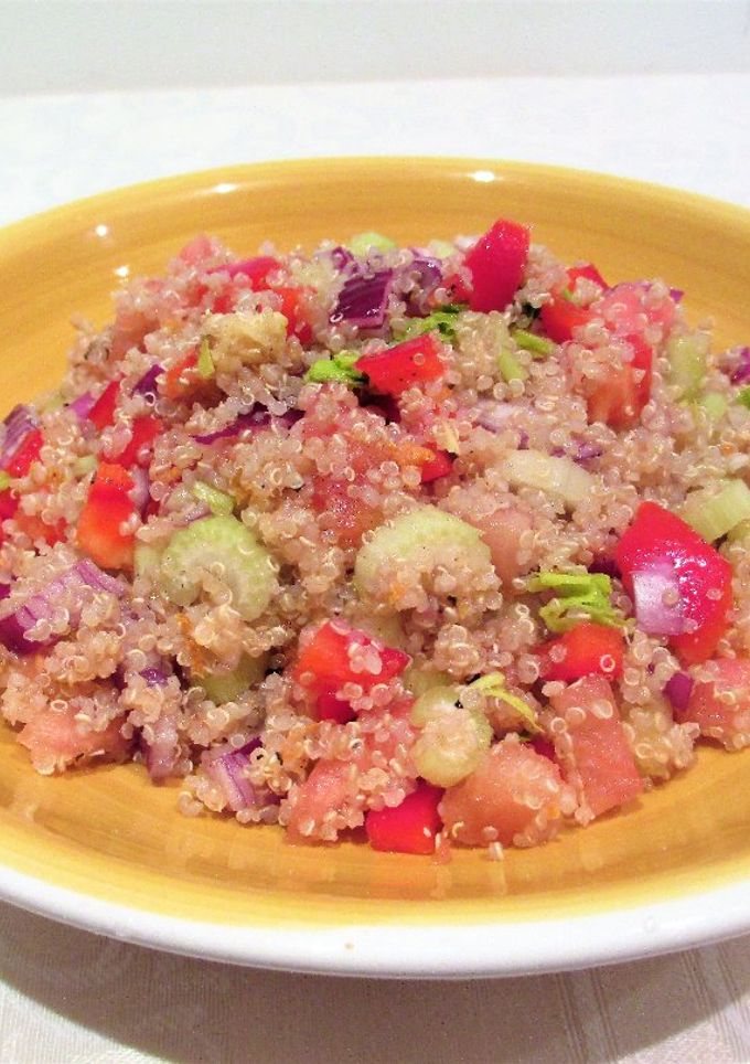 Una foto de Quinoa con verduras variada- veggie - celiacos