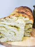 Pan Babka de Pesto y Queso Opcional