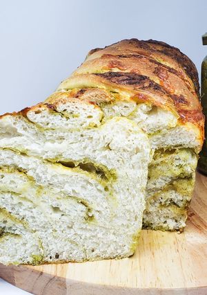Una foto de Pan Babka de Pesto y Queso Opcional