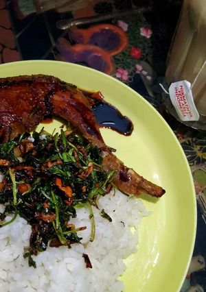 Foto resep Ayam Goreng Kecap dengan Selada Air
