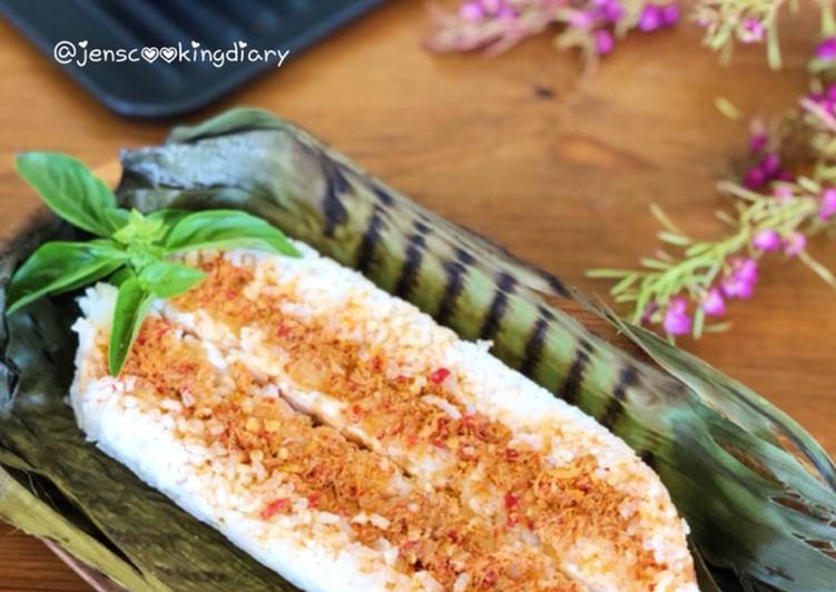 Recipe of Speedy Nasi Bakar Sambal Tuna (Spicy Tuna Grilled Rice)