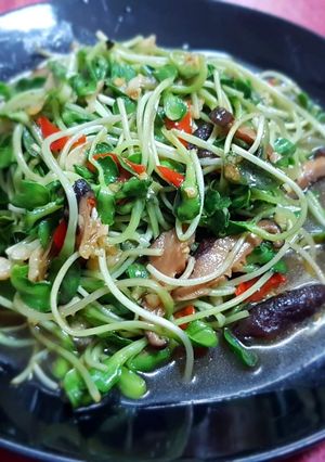 รูปของ ทานตะวันงอกผัดน้ำมันหอย #กินผักรักสุขภาพ5