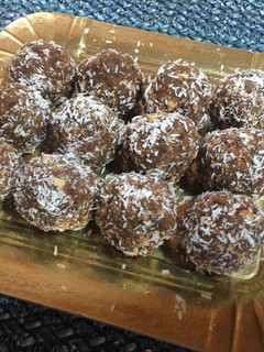 Una foto de Trufas de galletitas y dulce de leche