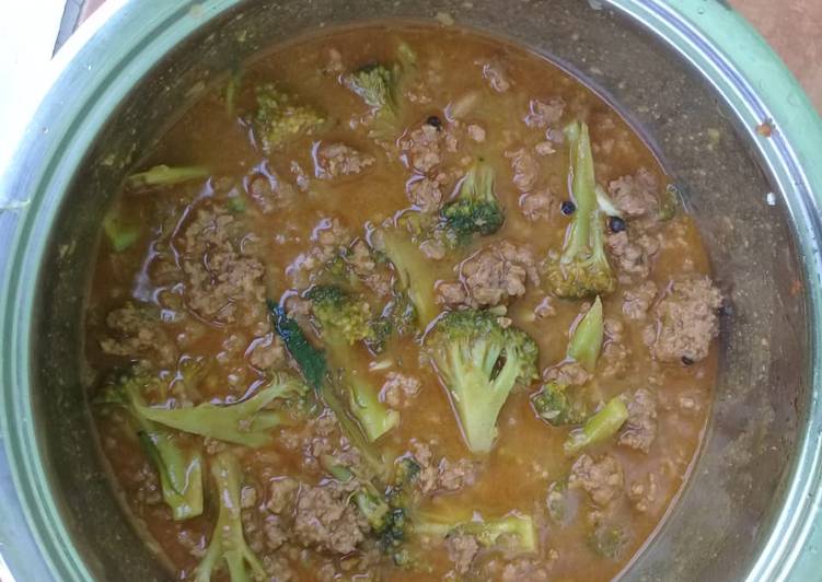 Mince meat with broccoli