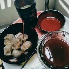 A picture of Momo Chutney.