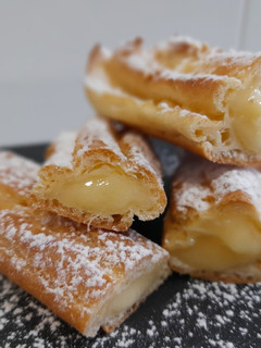 Una foto de Eclairs de crema de limón