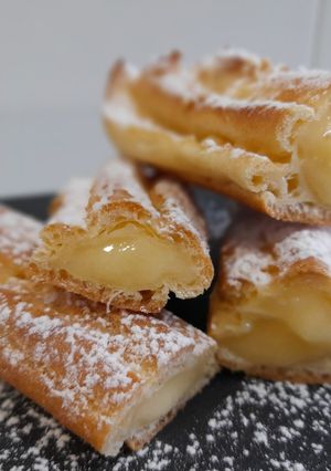 Una foto de Eclairs de crema de limón