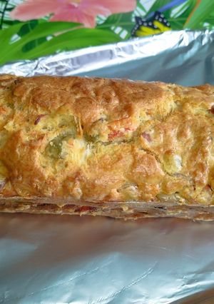Une photo de Mon cake aux saucisses, olives, tomates et oignons