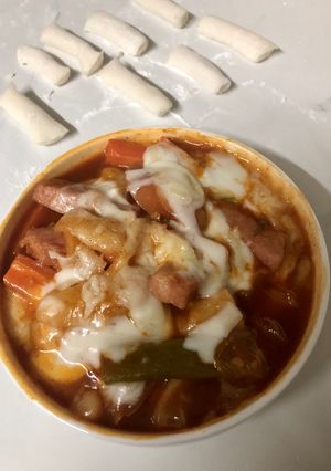 รูปของ 🌶🧀 ต๊อกโบกีผัดซอสชีส 🌶🧀