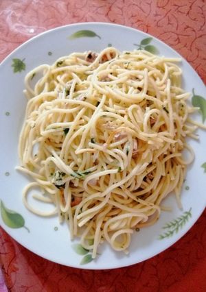 Una foto de Spagetti con Atún y queso