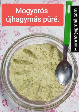 Mogyorós újhagymás püré recept fotója