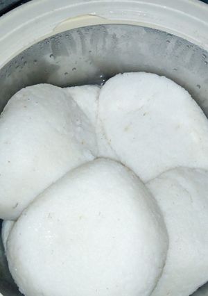 A picture of Tuwon shinkafa.