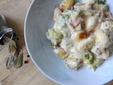 Brokkoli-Schinken-Gnocchi in Käsesauce