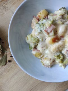 Brokkoli-Schinken-Gnocchi in Käsesauce Rezepthauptbild