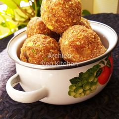 A picture of Methi dryfruits laddoo.