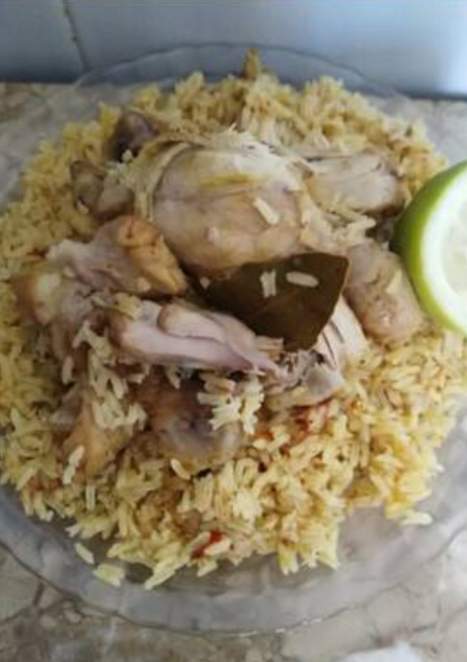 Una foto de Arroz con pollo al curry