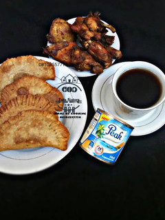 Meat pie and fried chicken (meat pie da soyayyar kaza) ainihin hoton girkin