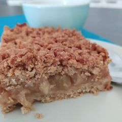 A picture of Szarlotka apple pie.