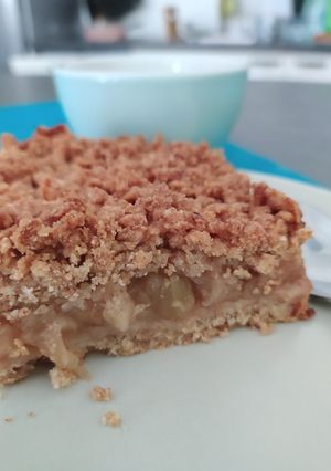 A picture of Szarlotka apple pie.