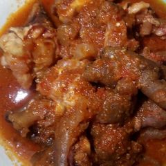 A picture of Cow leg soup.