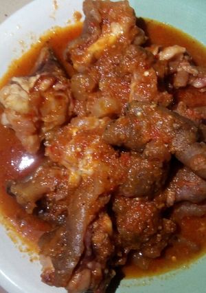 A picture of Cow leg soup.