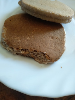 Una foto de Tortitas saludables de avena y fresas