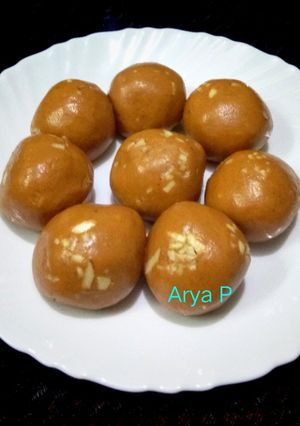 मिल्की बेसन ड्राई फ्रूट्स लड्डू (milky besan dry fruits ladoo recipe in Hindi) रेसिपी मुख्य फोटो