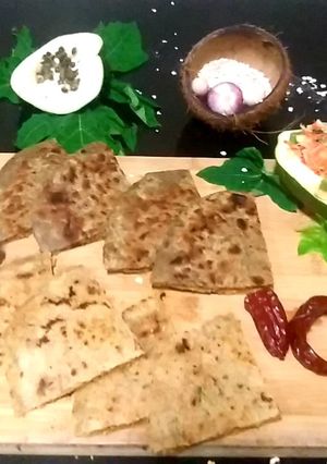 બાજરી એન્ડ ઓટ્સ થાઈ રો પપૈયા એન્ડ પનીર પરાઠા રેસીપી મુખ્ય ફોટો