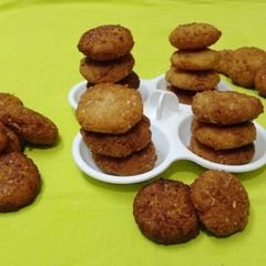 A picture of Coconut's juicy biscuit.