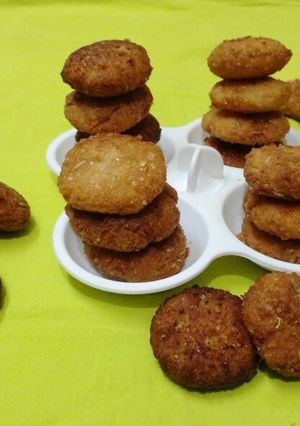 A picture of Coconut's juicy biscuit.