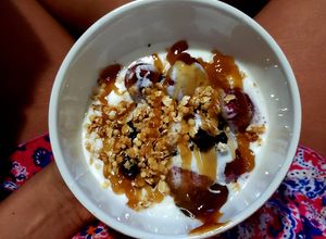 Una foto de Idea desayuno saludable con yogurt casero