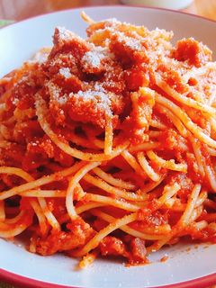 Una foto de Espaguetis con longaniza fresca