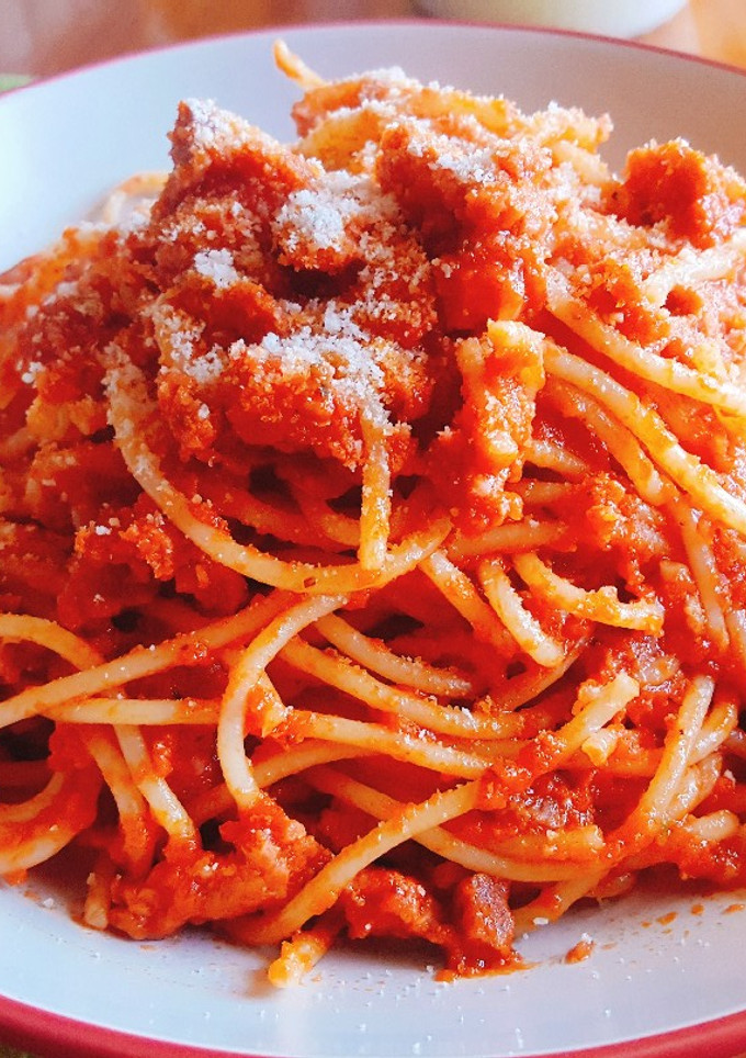 Una foto de Espaguetis con longaniza fresca