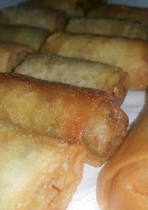صورة لوصفة لفايف السبرينج رول بحشوة النقانق