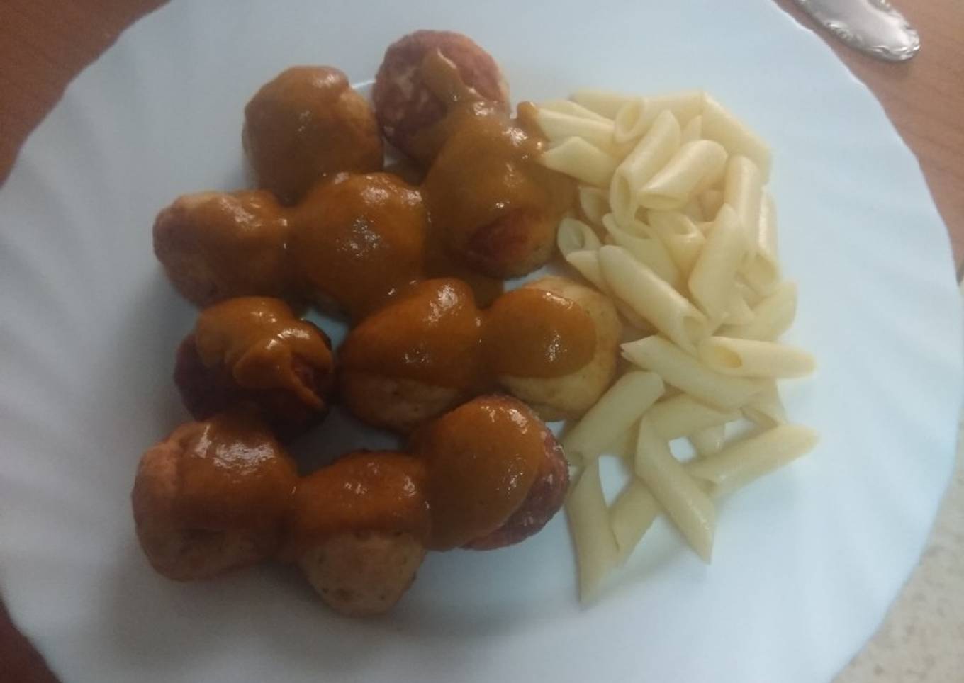 Albóndigas de pollo con pasta y salsa de berenjenas