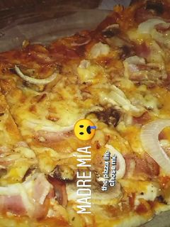 Una foto de Pizza masa y relleno