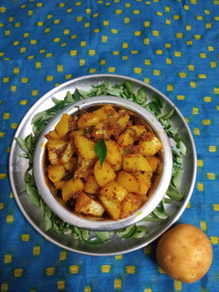 *பொட்டேட்டோ மசாலா வறுவல்*(potato masala fry recipe in tamil) செய்முறை முக்கிய புகைப்படம்