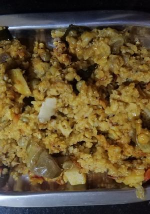 ઘઉં ના ફાડા વઘારેલી ખીચડી (Vaghreli Khichdi Recipe in Gujarati) રેસીપી મુખ્ય ફોટો