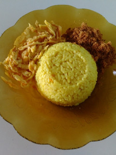 Foto resep Nasi Kuning (olahan nasi sisa)