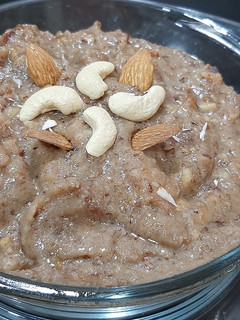અખરોટ નો હલવો (Walnut Halwa Recipe In Gujarati) રેસીપી મુખ્ય ફોટો