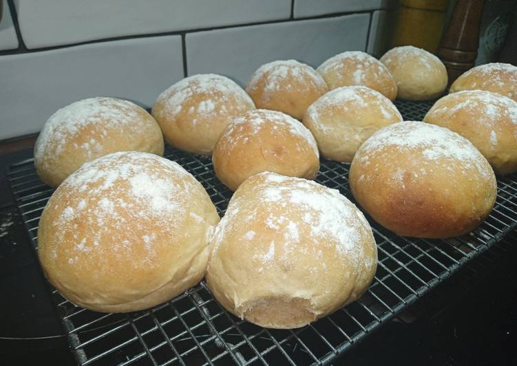 How to Prepare Award-winning Floury white buns