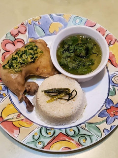 A picture of Hainanese Chicken Rice with Ginger Sauce.