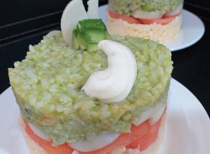 Una foto de Timbal de arroz sobrante con palmitos y tomate
