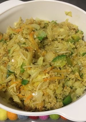Una foto de Wok de quinoa fácil