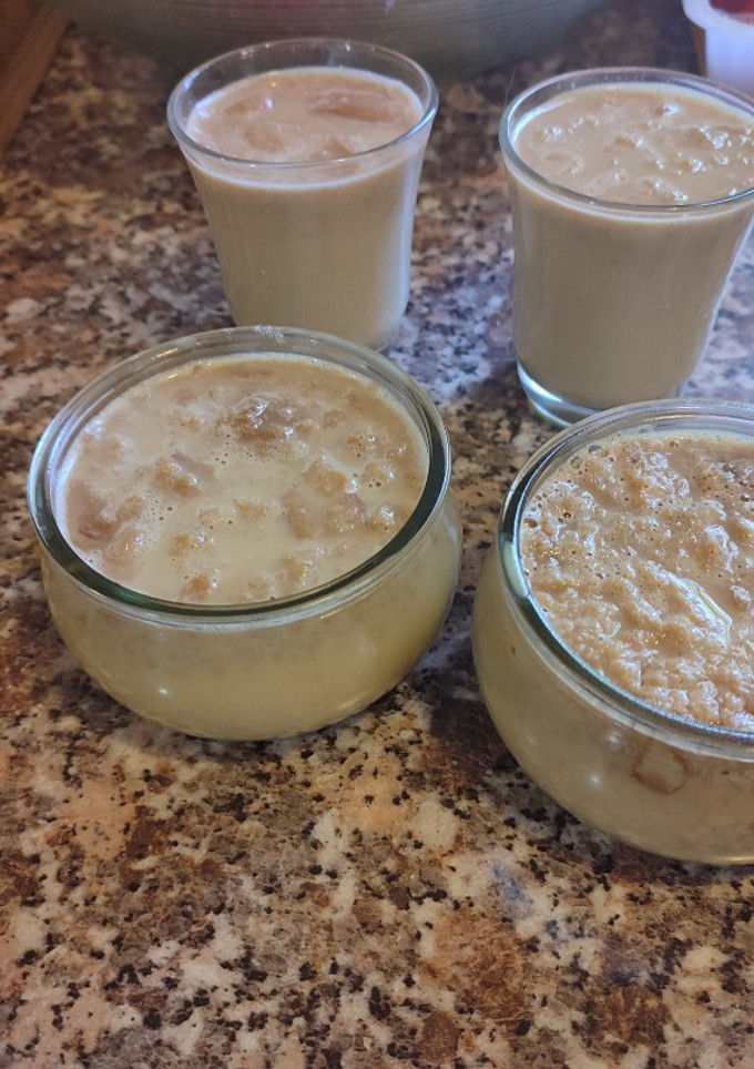 Una foto de Flan de café con base de bizcocho