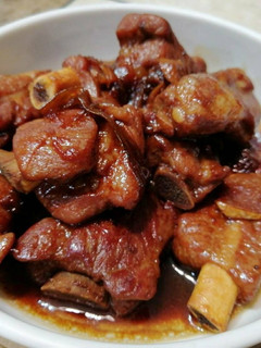A picture of Braised Pork Ribs.