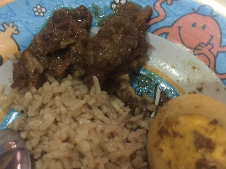 Langkah Mudah untuk Menyiapkan Nasi kebuli dengan semur daging sapi dan telur yang Enak