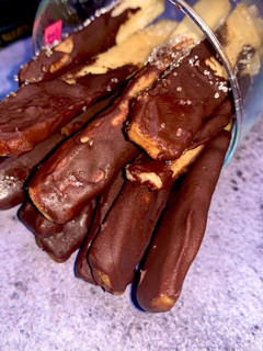 சாக்லேட் பாக்கி குச்சிகள் / chocolate pocky sticks செய்முறை முக்கிய புகைப்படம்